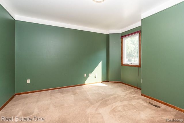 5129 Highmount Drive, Troy, MI 48098