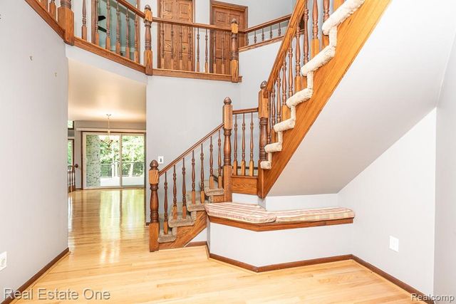 5129 Highmount Drive, Troy, MI 48098
