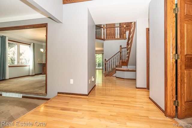 5129 Highmount Drive, Troy, MI 48098