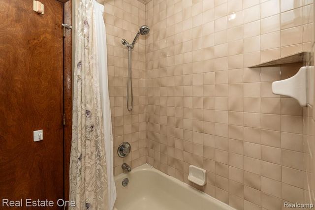 5129 Highmount Drive, Troy, MI 48098