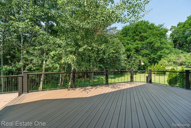 5129 Highmount Drive, Troy, MI 48098
