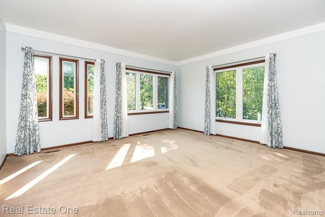5129 Highmount Drive, Troy, MI 48098