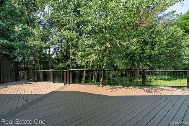 5129 Highmount Drive, Troy, MI 48098