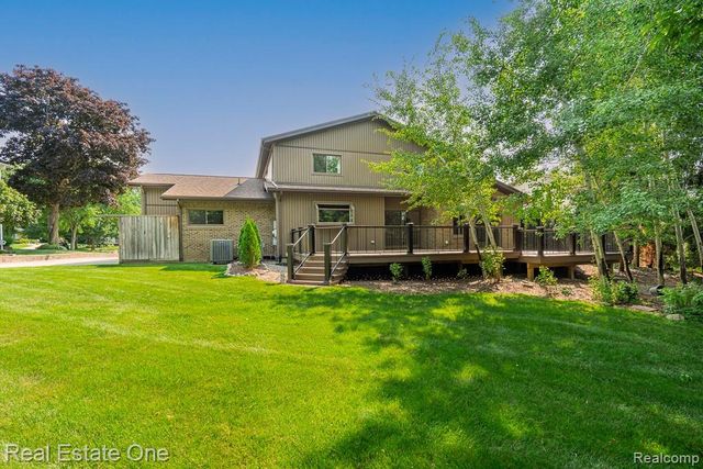 5129 Highmount Drive, Troy, MI 48098