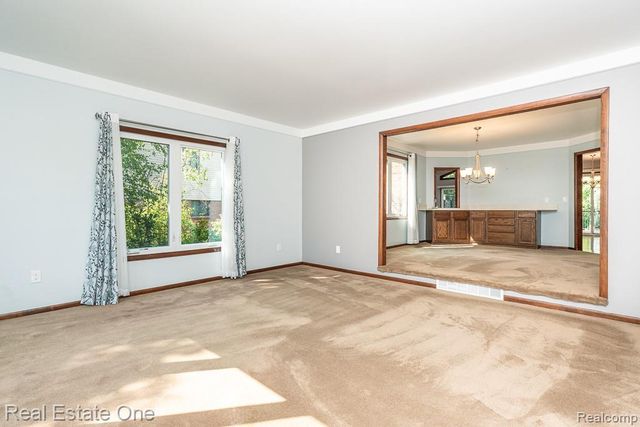 5129 Highmount Drive, Troy, MI 48098