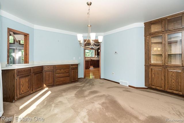 5129 Highmount Drive, Troy, MI 48098