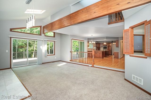 5129 Highmount Drive, Troy, MI 48098
