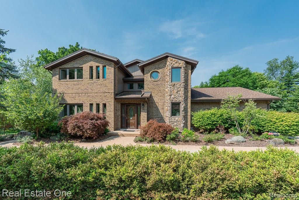5129 Highmount Drive, Troy, MI 48098