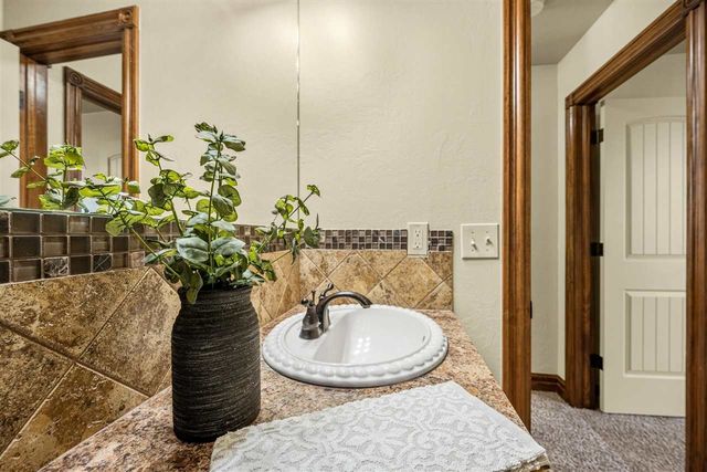 12091 NE Keeney Rd, Elgin, OK 73538