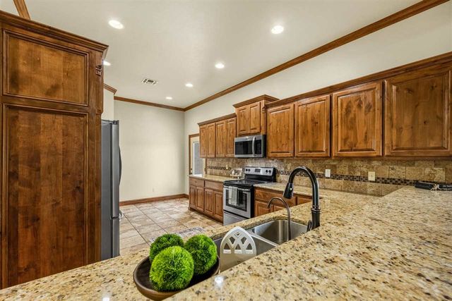 12091 NE Keeney Rd, Elgin, OK 73538
