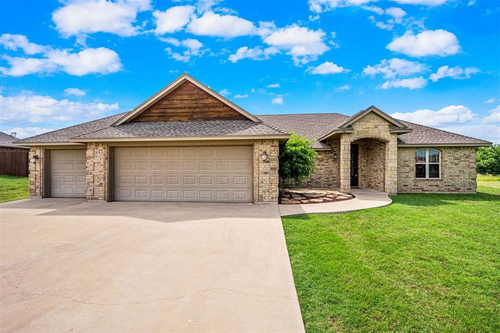 12091 NE Keeney Rd, Elgin, OK 73538