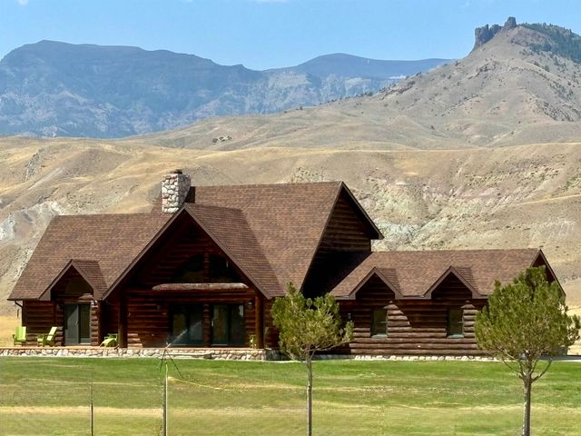 2433 Southfork Rd, Cody, WY 82414