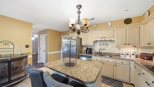 8882 CHIMNEYROCK BLVD, Cordova, TN 38016