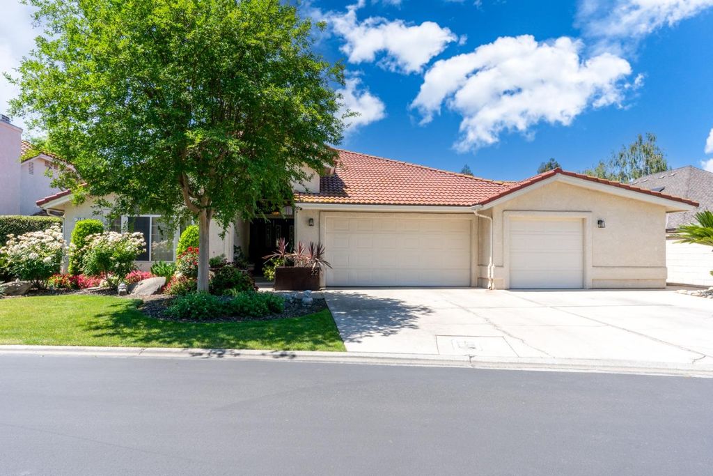 22 Pointe West, Madera, CA 93637