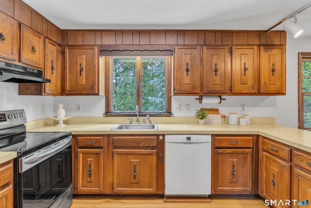 289 South Hoop Pole Road, Guilford, CT 06437