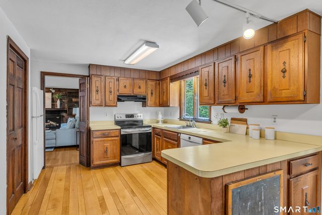 289 South Hoop Pole Road, Guilford, CT 06437
