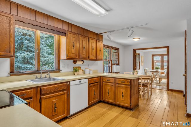 289 South Hoop Pole Road, Guilford, CT 06437