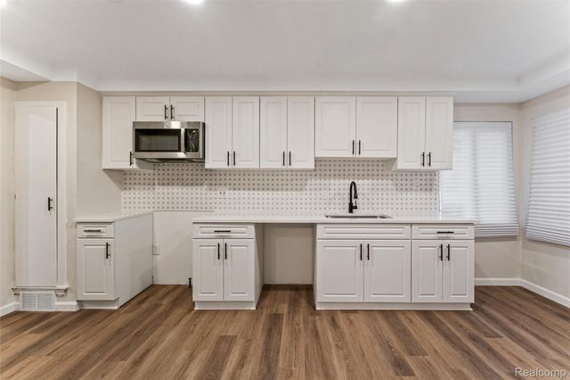 19300 Greydale Avenue, Detroit, MI 48219