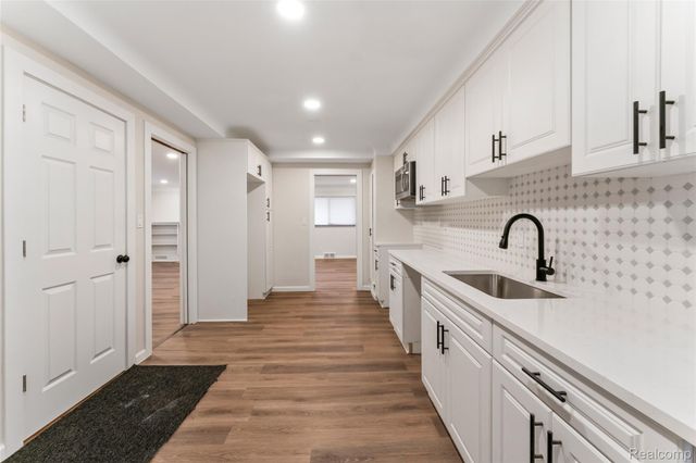 19300 Greydale Avenue, Detroit, MI 48219