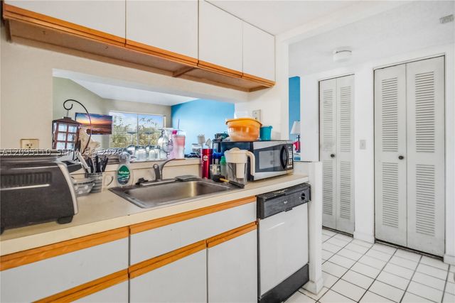 9833 Westview Dr 835, Coral Springs, FL 33076