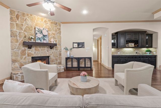 437 Middleton Drive, Roanoke, TX 76262