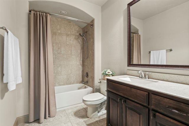 437 Middleton Drive, Roanoke, TX 76262