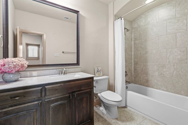 437 Middleton Drive, Roanoke, TX 76262