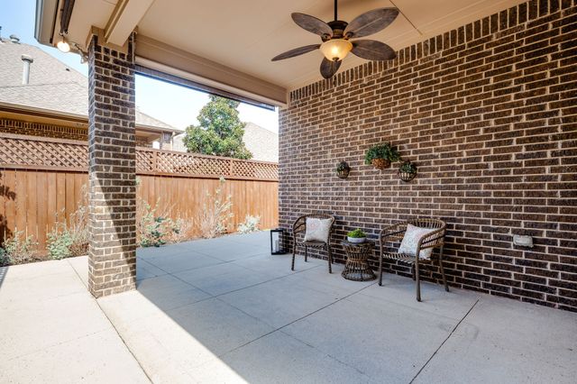 437 Middleton Drive, Roanoke, TX 76262