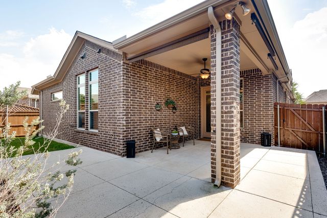 437 Middleton Drive, Roanoke, TX 76262