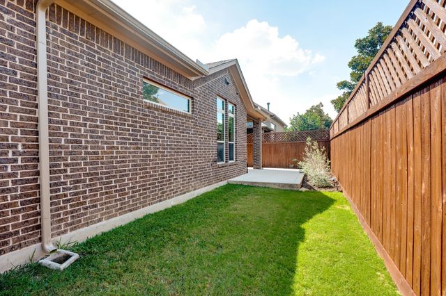 437 Middleton Drive, Roanoke, TX 76262