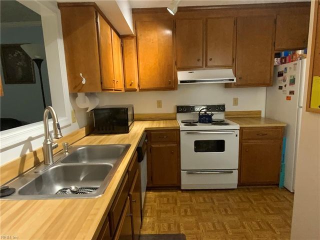 132 Tidal DR, Newport News, VA 23606