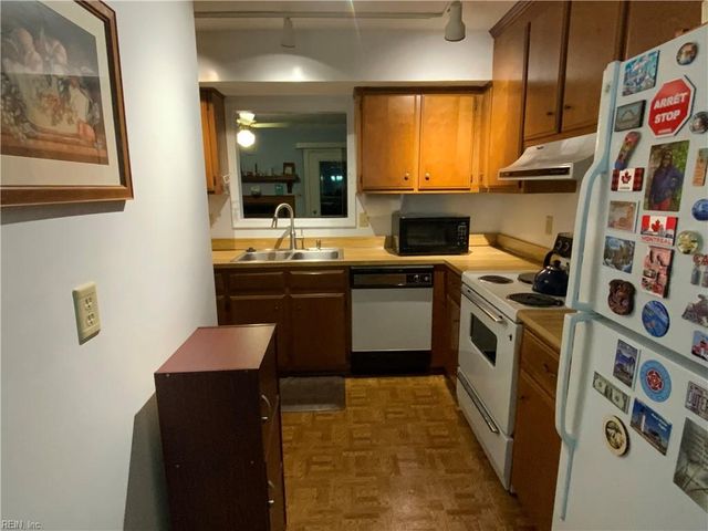 132 Tidal DR, Newport News, VA 23606