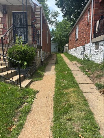 5979 Drury Lane, St Louis, MO 63147