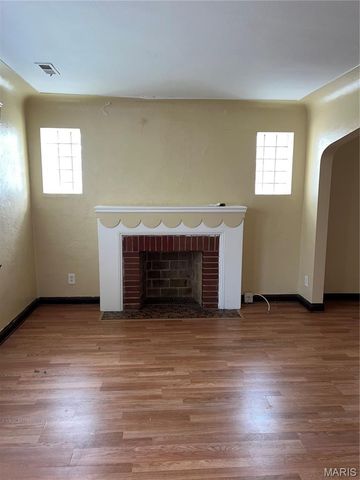 5979 Drury Lane, St Louis, MO 63147