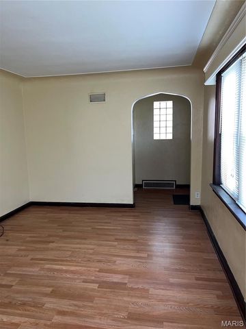 5979 Drury Lane, St Louis, MO 63147