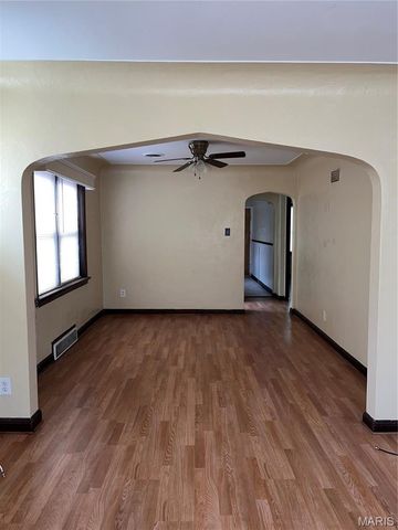 5979 Drury Lane, St Louis, MO 63147