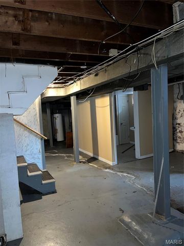 5979 Drury Lane, St Louis, MO 63147