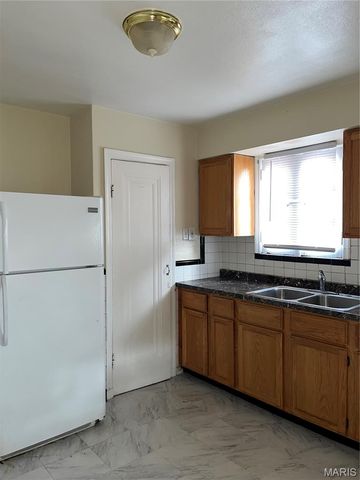 5979 Drury Lane, St Louis, MO 63147