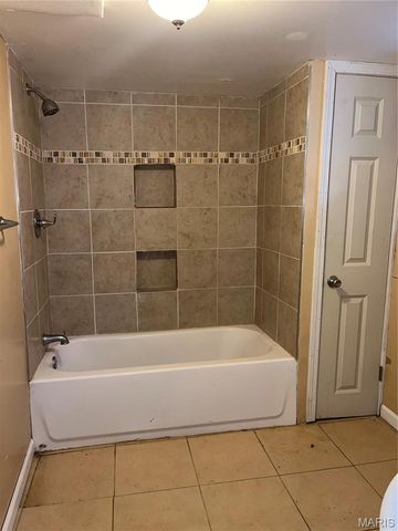5979 Drury Lane, St Louis, MO 63147