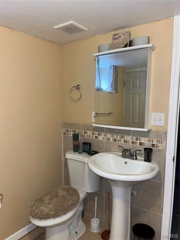 5979 Drury Lane, St Louis, MO 63147