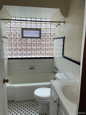 5979 Drury Lane, St Louis, MO 63147