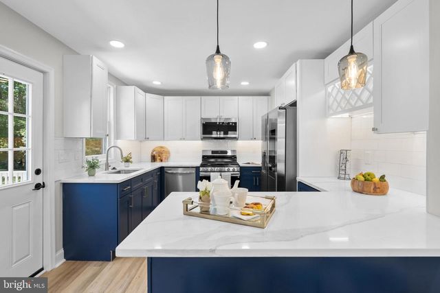1082 EDGE HILL RD, Abington, PA 19001