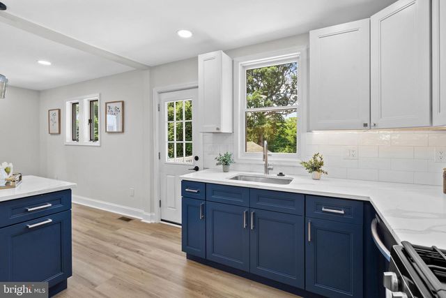 1082 EDGE HILL RD, Abington, PA 19001