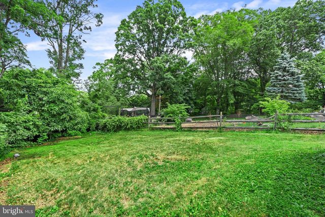 1082 EDGE HILL RD, Abington, PA 19001