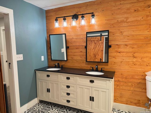 903 E Walnut, Seguin, TX 78155