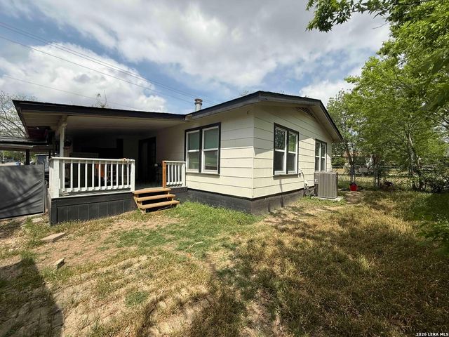 903 E Walnut, Seguin, TX 78155