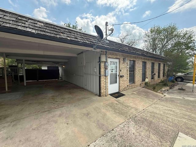 903 E Walnut, Seguin, TX 78155
