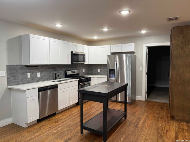 903 E Walnut, Seguin, TX 78155