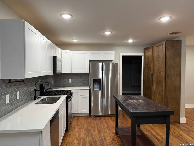 903 E Walnut, Seguin, TX 78155