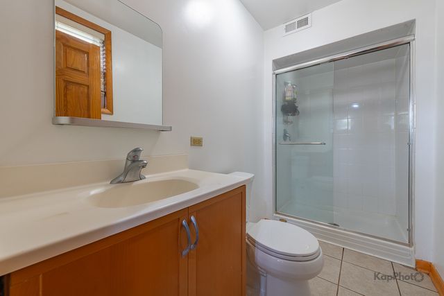 8142 W Lyons Street, Niles, IL 60714